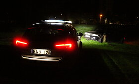 Panevėžyje į mokyklos stadioną įlėkęs &bdquo;Audi&ldquo; vairuotojas rėžėsi į stulpą