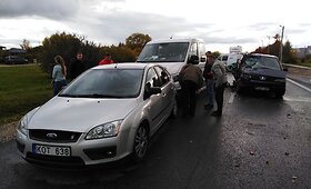 Panevėžyje susidūrė trys automobiliai &ndash; nukentėjo du žmonės