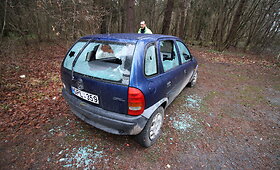 Dembavoje suniokotas po avarijos aik&scaron;telėje paliktas &bdquo;Opel&ldquo;
