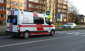Panevėžyje &bdquo;Seat&ldquo; vairuotoja perėjoje partrenkė vaiką ir spruko