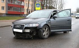 Panevėžyje į bortą rėžėsi &bdquo;Audi&ldquo;