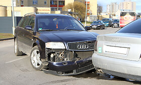 Panevėžyje susidūrė du &bdquo;Audi&ldquo; &ndash; kliuvo ir &bdquo;Seat&ldquo;