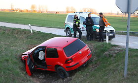 Panevėžio rajone paspruko nuo kelio nuvažiavęs &bdquo;Volkswagen&ldquo; vairuotojas