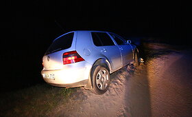 Panevėžyje ant &scaron;laito pakibo girtos vairuotojos nesuvaldytas &bdquo;Volkswagen&ldquo;