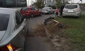 Panevėžyje neblaivi &bdquo;Toyota&ldquo; vairuotoja nuvertė &scaron;viesoforą ir spruko