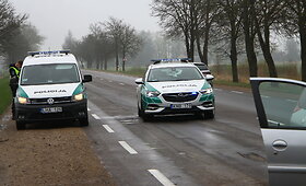 Panevėžio rajone &bdquo;Peugeot&ldquo; vairuotojas rėžėsi į traktorių