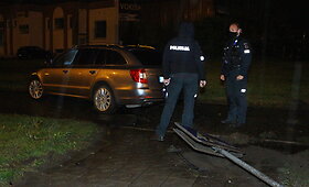 Panevėžyje nuo policijos sprukęs &bdquo;&Scaron;koda&ldquo; vairuotojas patyrė avariją