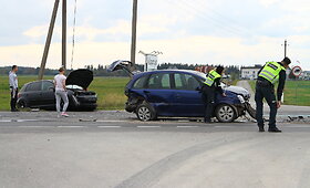 Kelyje &bdquo;Via Baltica&ldquo; prie Panevėžio susidūrė trys automobiliai