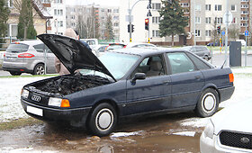 Panevėžyje užsidegė i&scaron; degalinės i&scaron;važiavęs &bdquo;Audi 80&ldquo;
