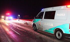 Pasvalio rajone &ndash; žūtimi pasibaigęs &bdquo;Lexus&ldquo; ir dviratininko susidūrimas
