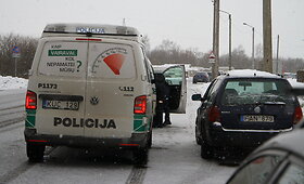 Panevėžyje neblaivus &bdquo;Volkswagen&ldquo; vairuotojas pareigūnams pasiūlė ky&scaron;į