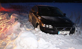 Panevėžyje girtas &bdquo;Volvo&ldquo; vairuotojas įklimpo sniege