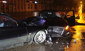 Panevėžyje BMW vairuotojas rėžėsi į &bdquo;Audi&ldquo; ir spruko
