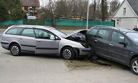 Panevėžyje per avariją sudaužytos trys transporto priemonės
