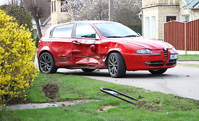 Panevėžyje susidūrė &bdquo;Peugeot&ldquo; ir &bdquo;Alfa Romeo&ldquo;