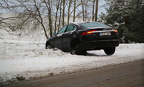 Panevėžio rajone susidūrė &bdquo;Jaguar&ldquo; ir BMW