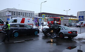 &bdquo;Opel&ldquo; ir &bdquo;Audi&ldquo; susidūrimas Panevėžyje