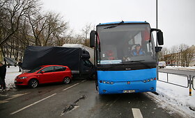 Panevėžyje vilkiko vairuotojas sukėlė masinę avariją