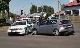 Panevėžyje &bdquo;Ford&ldquo; susidūrė su &bdquo;Regitros&ldquo; &bdquo;Peugeot&ldquo;