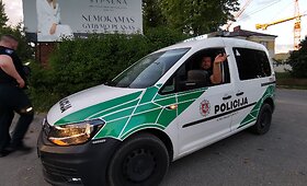 Panevėžyje girtas &bdquo;Volkswagen&ldquo; vairuotojas taranavo implantologijos kliniką