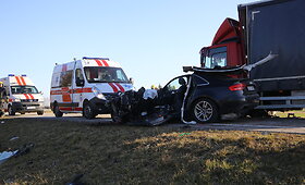 Panevėžio rajone per &bdquo;Audi&ldquo; ir sunkvežimio susidūrimą žuvo moteris