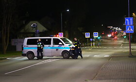 Panevėžyje į medį rėžėsi &bdquo;Volkswagen&ldquo;: žuvo žmogus