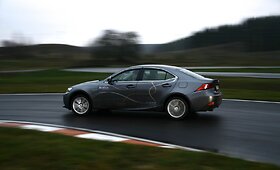 Ekstremalaus vairavimo mokymai &ndash; naujais &bdquo;Lexus&ldquo; automobiliais