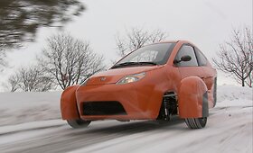 &bdquo;Elio motors&ldquo; automobilis ant trijų ratų