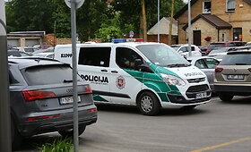 Žmones į Airiją prekiauti narkotikais vežusios gaujos nariai stojo prie&scaron; teismą