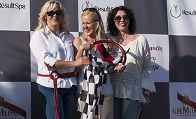 Vairuojančios moterys susibūrė į asociaciją