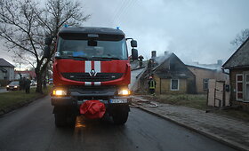 Panevėžyje degė medinis namas