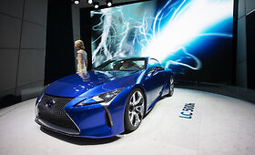 &bdquo;Lexus LC500h&ldquo; Ženevos automobilių parodoje