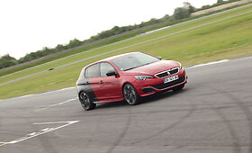 &bdquo;Peugeot 308 GTi&ldquo; bandymai Estijoje