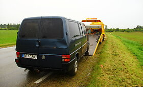Panevėžio rajone nuo kelio į upelį