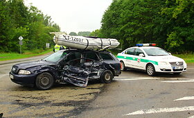 Karsaki&scaron;kyje &bdquo;Volkswagen&ldquo; trenkėsi į &bdquo;Audi&ldquo;