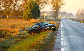 Panevėžio rajone į griovius lėkė automobiliai