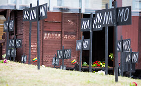 Gedulo ir vilties dienos paminėjimas prie Naujosios Vilnios geležinkelio stoties memorialo 