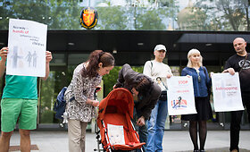 Protesto akcija prie Norvegijos ambasados