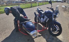 Motociklų lop&scaron;iai su "swing" jungtimi