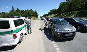 &Scaron;iauliuose policija krečia futbolo sirgalius i&scaron; Lenkijos