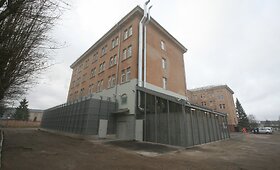 &Scaron;iauliuose naujai atidarytoje are&scaron;tinėje ant sienų kabo meniniai gamtos vaizdai