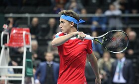 Casperas Ruudas prie&scaron; Luką Mugevičių