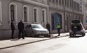 &Scaron;iauliuose vairuotojas su &bdquo;VW Golf&ldquo; taranavo miesto savivaldybę
