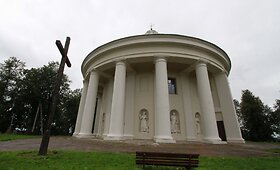 &bdquo;Blaivios&ldquo; kanapės gali aprengti, pamaitinti ir pagydyti