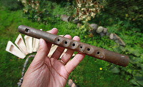 Liaudies meistro džiazas ir tankus paverstų muzikos instrumentais