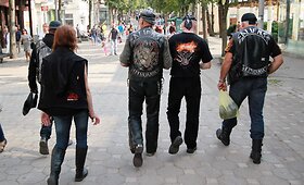 Rolandas Daugvila vairuoja motociklą &bdquo;Boss Hoss&ldquo; su sportinio &bdquo;Corvette&ldquo; varikliu