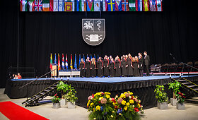 LSMU absolventams įteikti diplomai