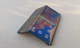 "Huawei Mate Xs" perlenkiamas i&scaron;manusis telefonas