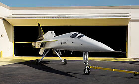 Vir&scaron;garsiniio lėktuvo &bdquo;Overture&ldquo; modelis ir jo sumažintas prototipas XB-1