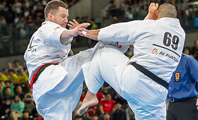 Tokijuje &ndash; pasaulio pilno kontakto karatė čempionato ketvirtfinalio kovos